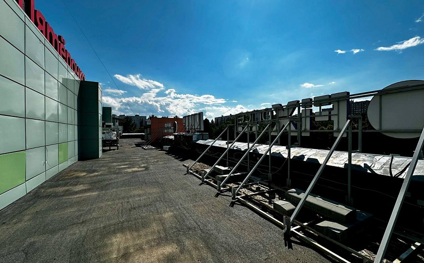 Продажа ТЦ «Мир» 3577 м2 в Автозаводском районе г.Тольятти фото