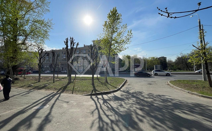 Продам помещение с арендатором рядом с метро. фото