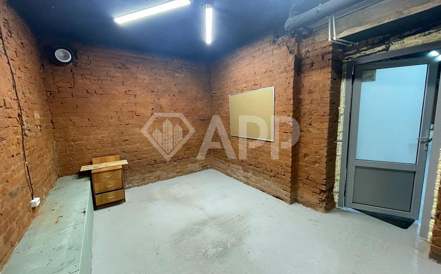 Продам помещение с арендатором рядом с метро. фото