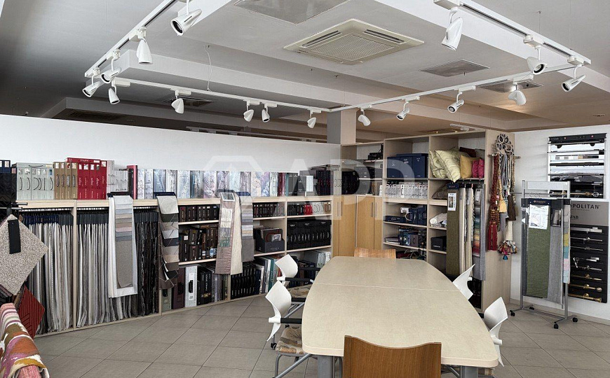 Элитное помещение 420 м² в центре города для успешного бизнеса фото