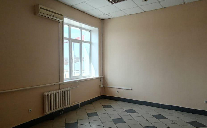 Офисное помещение 147м² на первой линии трассы К. Маркса фото