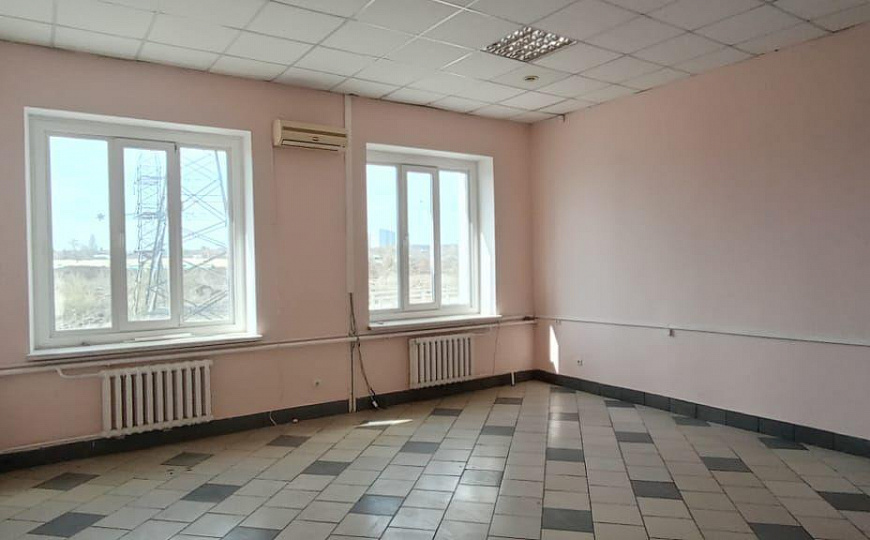 Офисное помещение 147м² на первой линии трассы К. Маркса фото
