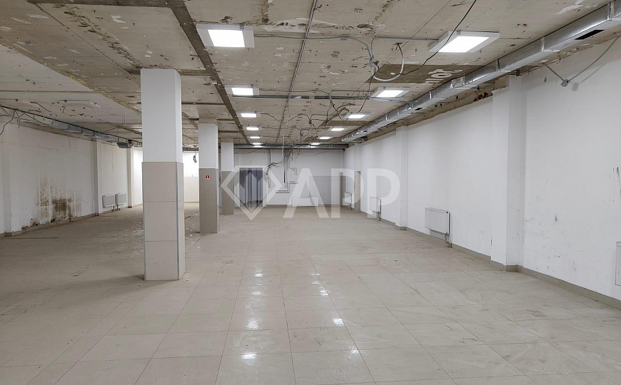 Сдам торговое помещение, 350 м² фото