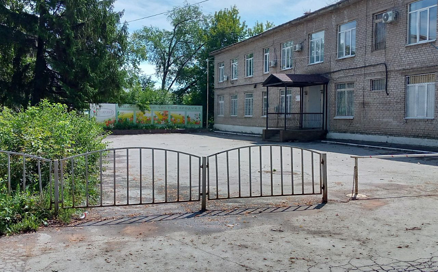 Отдельно стоящее двух этажное здание, 819 м² фото