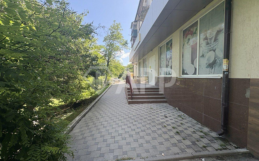 Сдам торговое помещение 160 м² фото