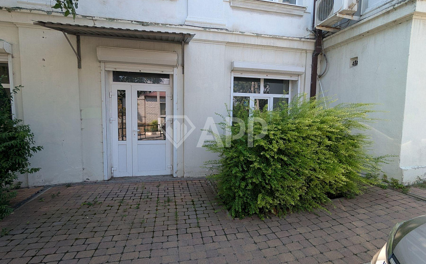 Сдам торговое помещение, 107,7 м² фото