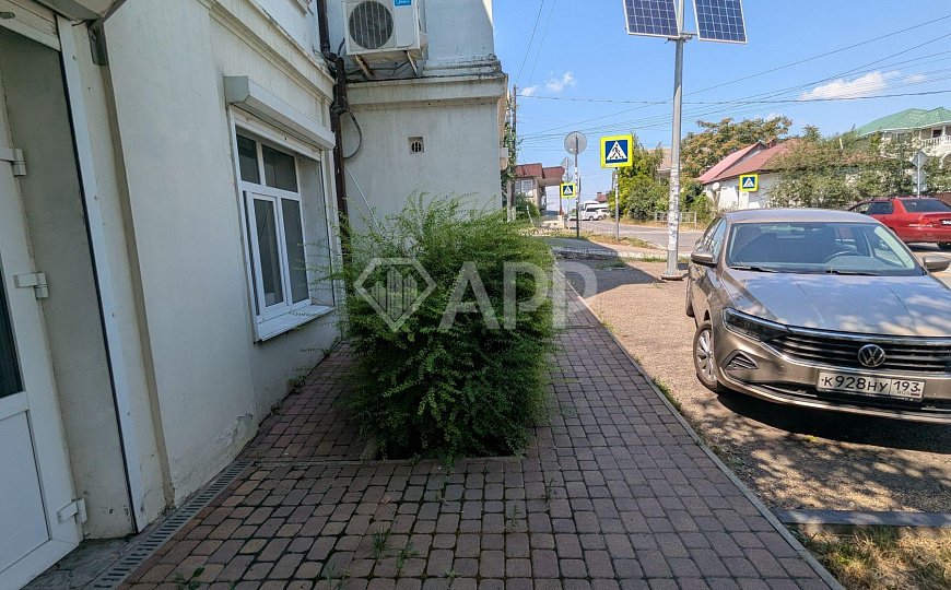 Сдам торговое помещение, 107,7 м² фото