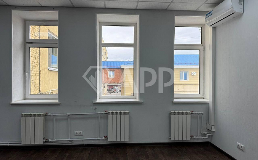 Офис с водой в центре города фото