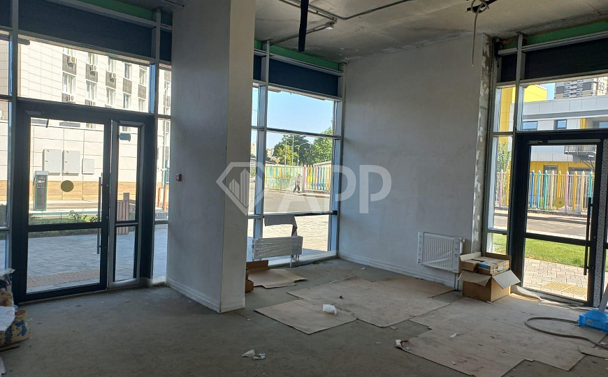 Сдаю торговое помещение, 46.6 м² фото