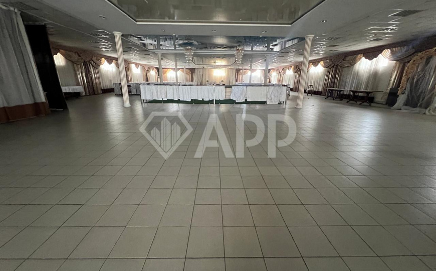 Продам торговое помещение, 2 800 м² фото