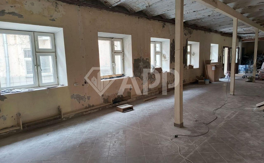 Помещение на первом этаже в аренду фото