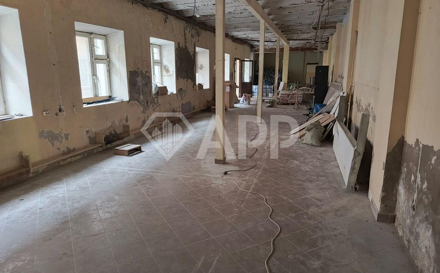 Помещение на первом этаже в аренду фото