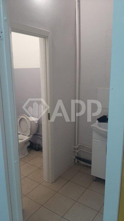 Помещение свободного назначения на Артема 140 фото