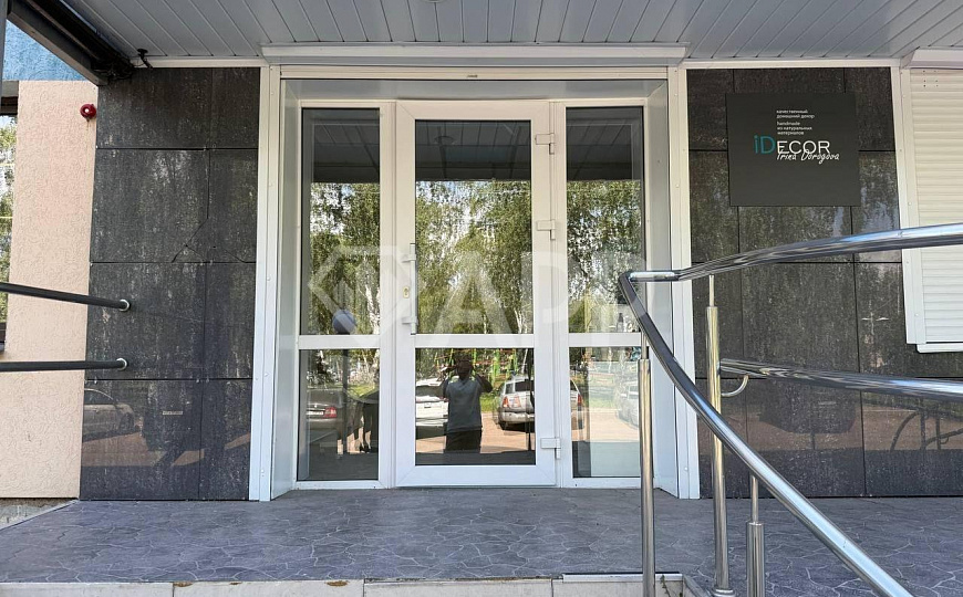 Срочно. Сдам помещение свободного назначения (на красной линии) фото