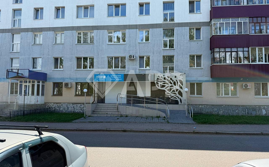 Срочно. Сдам помещение свободного назначения (на красной линии) фото