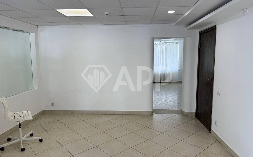 Срочно. Сдам помещение свободного назначения (на красной линии) фото