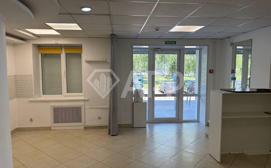 Срочно. Сдам помещение свободного назначения (на красной линии) фото