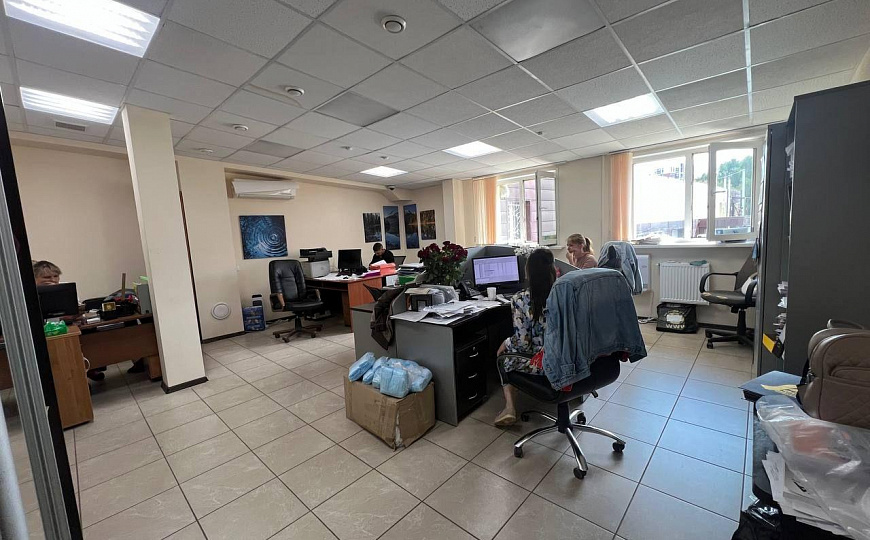 Аренда торгово-офисных помещений в самом оживленном районе города фото