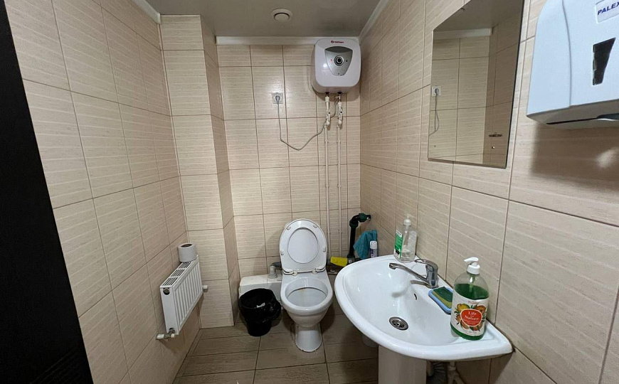 Аренда торгово-офисных помещений в самом оживленном районе города фото