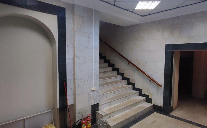 Сдам офисное помещение, 370 м² фото