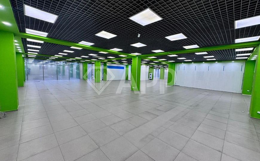 Сдаю торговое помещение, 621 м² фото
