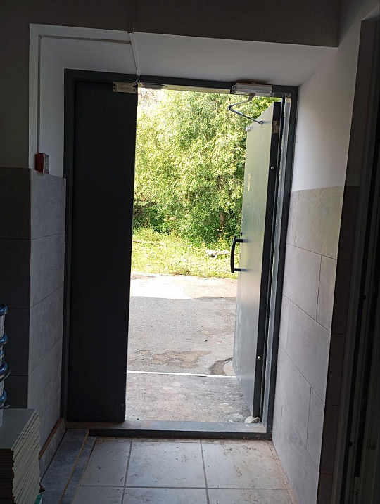 Магазин 63 квм и 107 м² фото