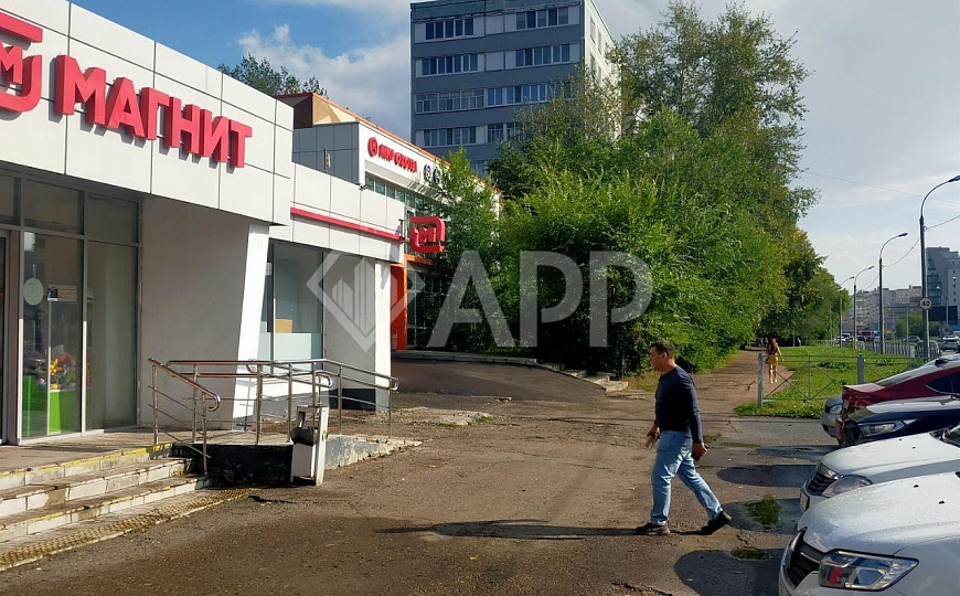 Сдаю 90 м² на первом этаже первой линии фото