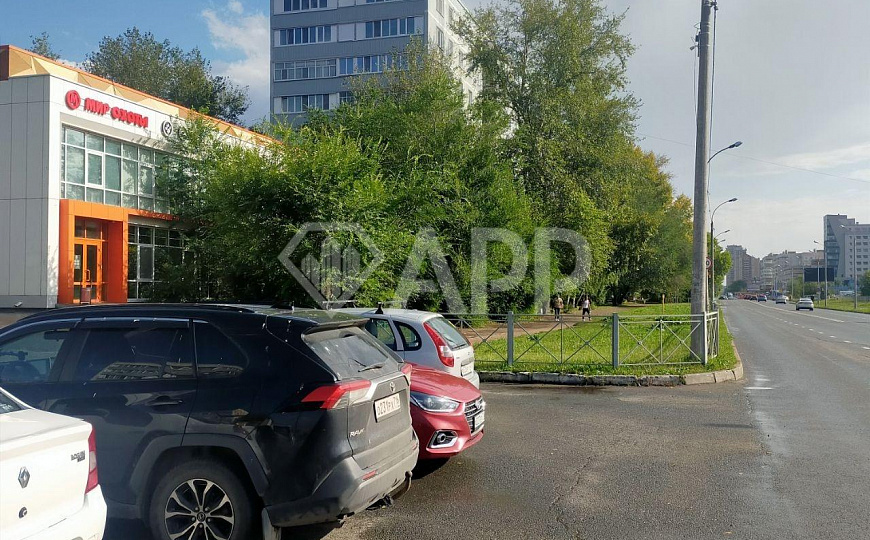 Сдаю 90 м² на первом этаже первой линии фото