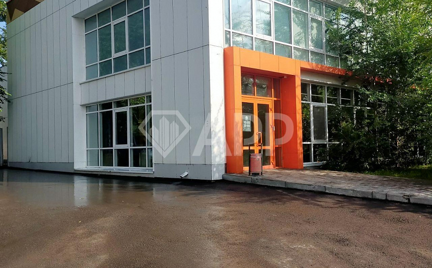 Сдаю 90 м² на первом этаже первой линии фото