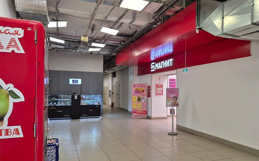 Аренда торговых помещений в ТЦ "Кварц", от 30 м² фото