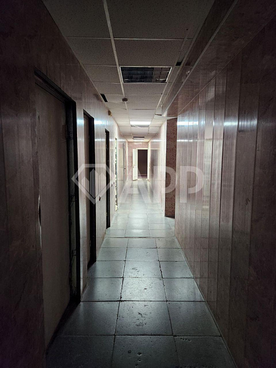 Отдельно стоящее 3-х этажное здание фото