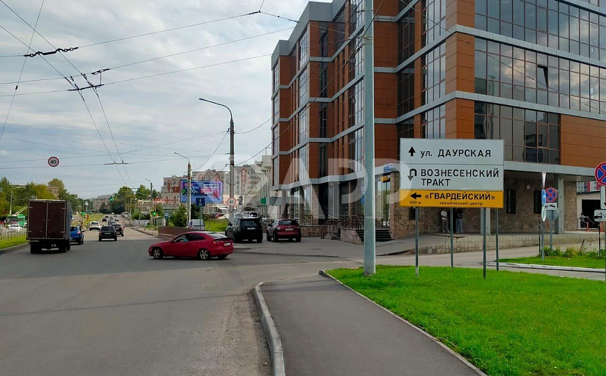 Первая линия. Парковка для клиентов. фото