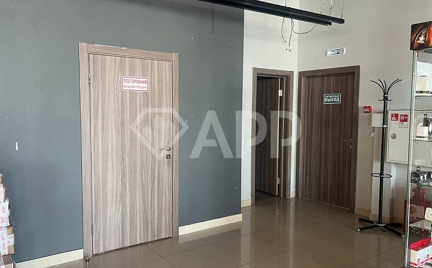 Первая линия. Парковка для клиентов. фото