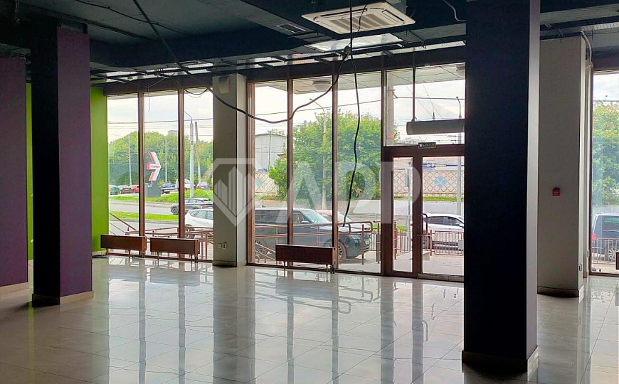 Первая линия. Парковка для клиентов. фото