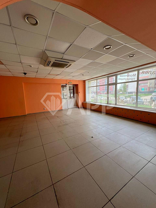 Сдам помещение свободного назначения ( красная линия ) фото