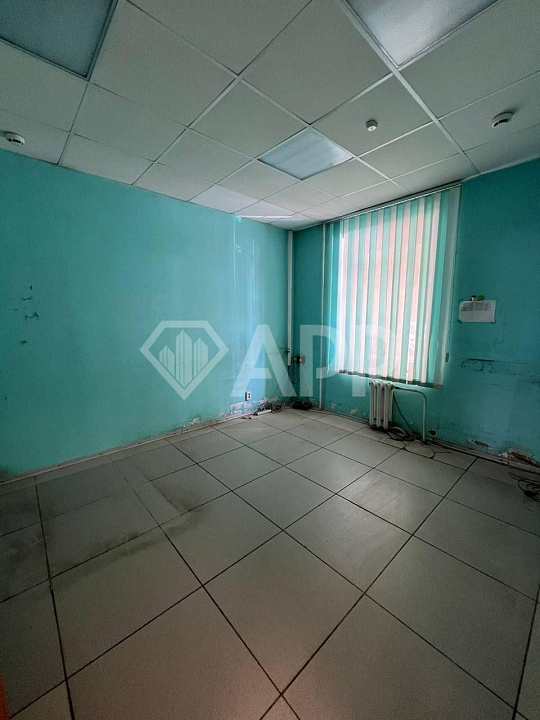 Сдам помещение свободного назначения ( красная линия ) фото