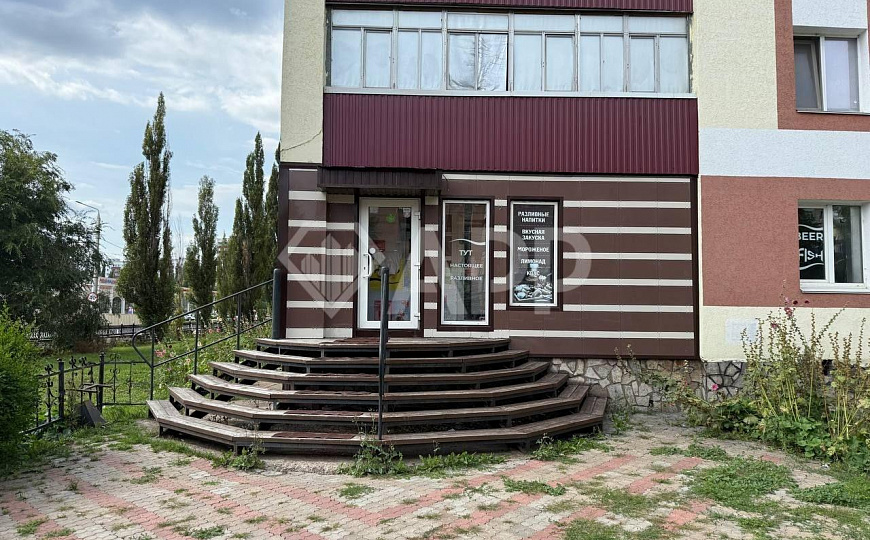 Коммерческое помещение на красной линии фото