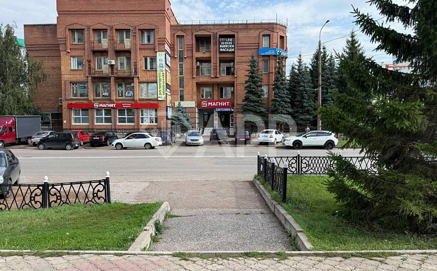 Коммерческое помещение на красной линии фото