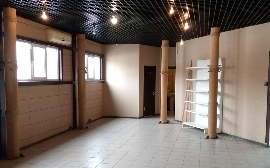 Помещение свободного назначения 97,8 м² в спальном районе города фото