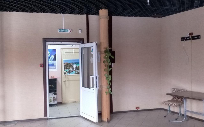 Помещение свободного назначения 97,8 м² в спальном районе города фото