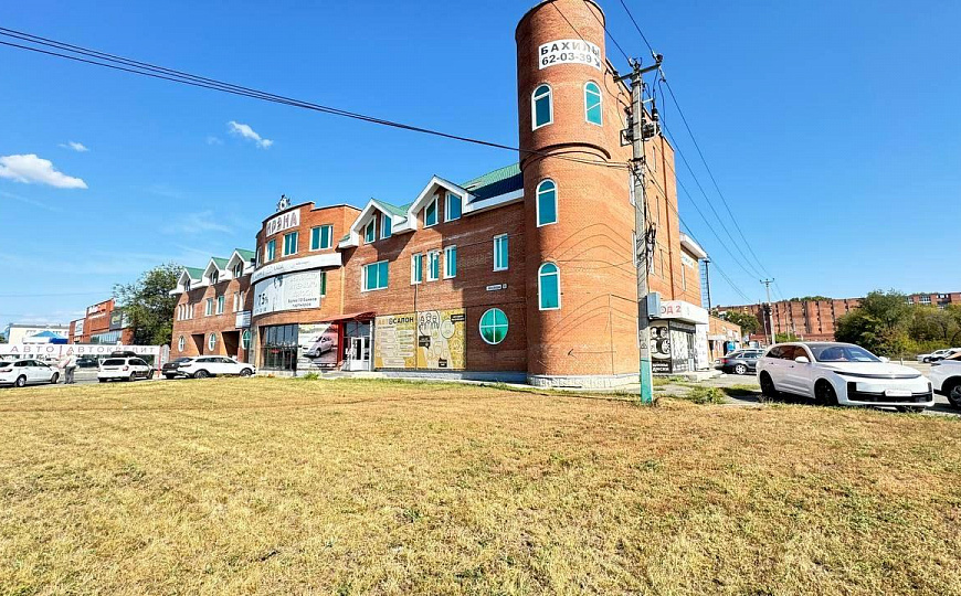 Многопрофильное здание и земельный участок, 6 000 м² фото