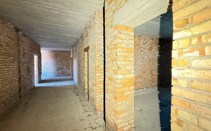 Многопрофильное здание и земельный участок, 6 000 м² фото