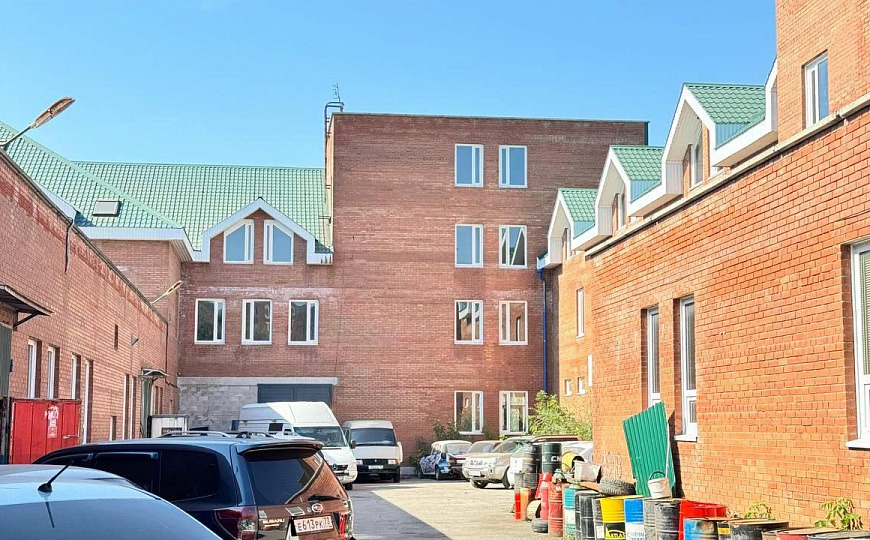 Многопрофильное здание и земельный участок, 6 000 м² фото