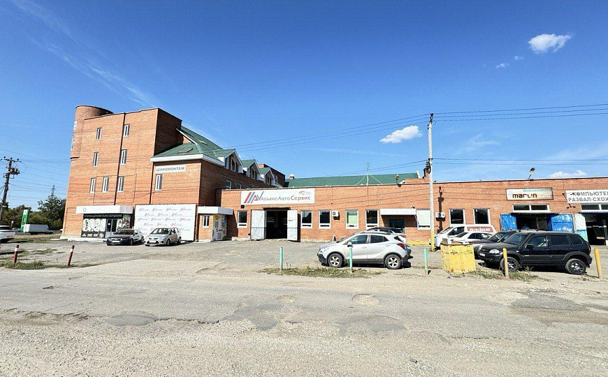 Многопрофильное здание и земельный участок, 6 000 м² фото