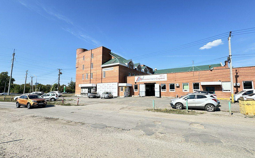 Многопрофильное здание и земельный участок, 6 000 м² фото