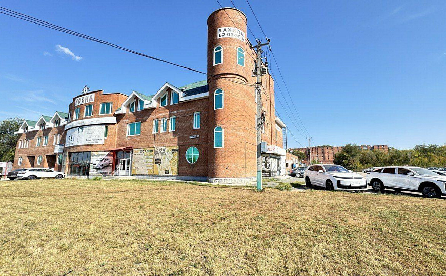 Многопрофильное здание и земельный участок, 6 000 м² фото