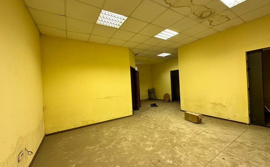 Аренда 650 м2 в цоколе с окнами на М.Горького фото