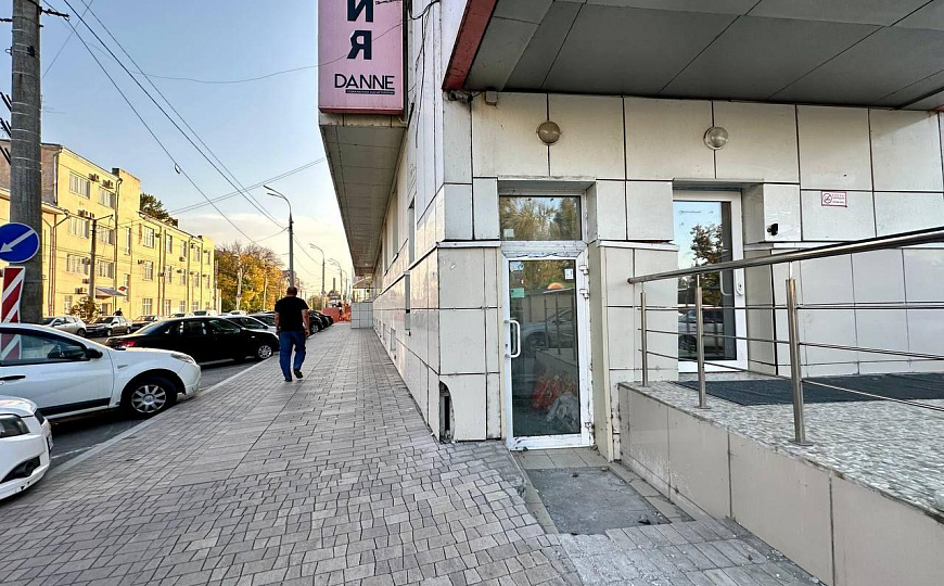 Аренда 650 м2 в цоколе с окнами на М.Горького фото