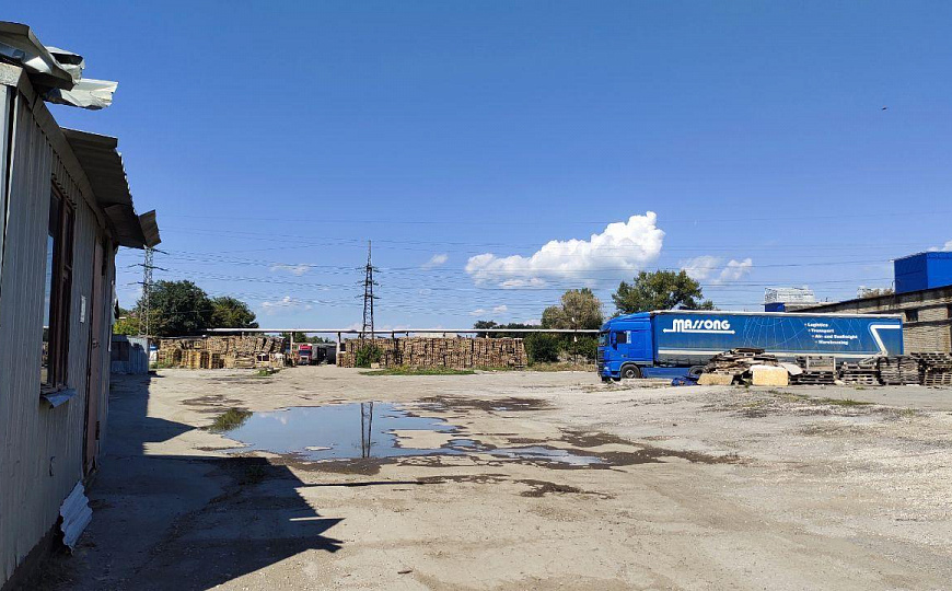 Открытая площадка на территории охраняемой базы, 1 500 м²  фото