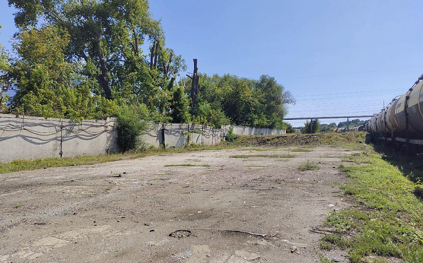 Открытая площадка на территории охраняемой базы, 1 500 м²  фото